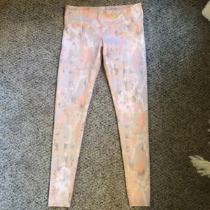 Creamsicle snakeskin alo yoga